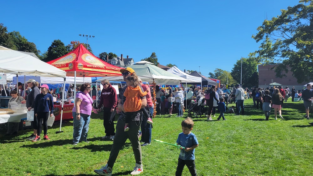 People Enjoy a Fine Fall Day at the 2022 Faire on the Square